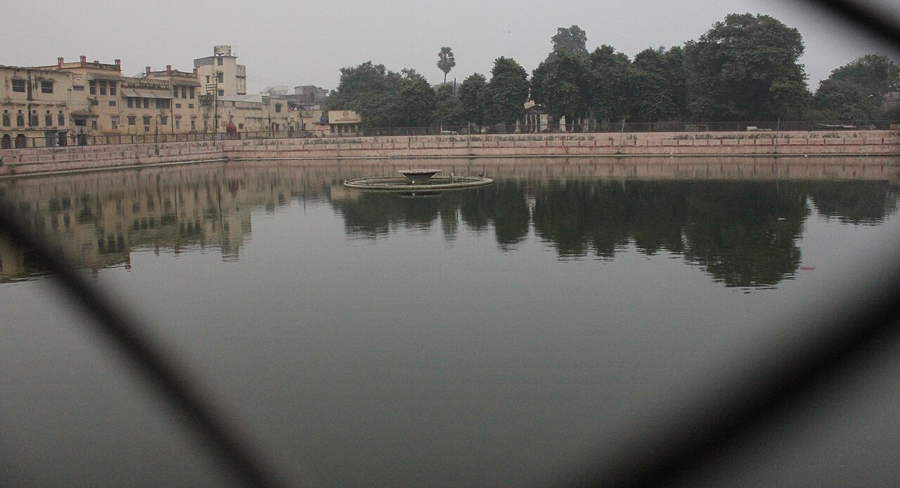 Photograph of Durga Kund Temple, Varanasi